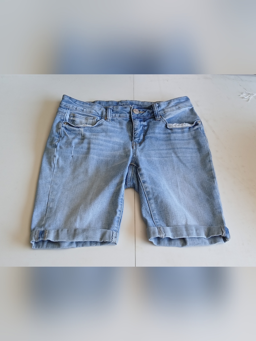 Time And True Mid-Rise Light Blue Denim Rolled-Hem Women’s Shorts